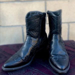 Black leather western cowboy boots